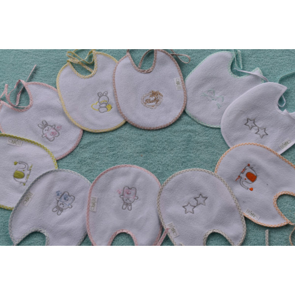 Figlio Bino Σαλιάρα πλαστική με κέντημα μακρόστενη 50-01