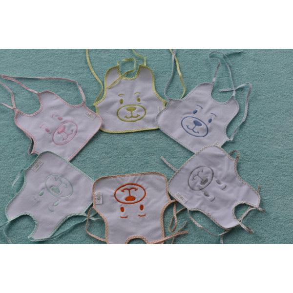 Figlio Bino Σαλιάρα πλαστική με κέντημα Bear και δέσιμο πίσω 50-38